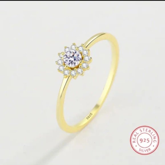 Unbranded Jewelry - Luxurious and Delicate Flower 925 Sterling Silver Ring for Her.